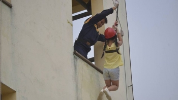 Thang dây thoát nạn phát huy hiệu quả ở tầng bao nhiêu?