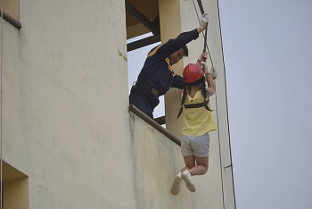 Thang dây thoát nạn phát huy hiệu quả ở tầng bao nhiêu?