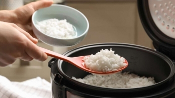 Rộ tin đồn nấu cơm bằng nồi cơm điện có thể gây ung thư gan, thực hư thế nào?