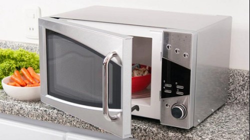 Những sai lầm thường mắc phải khi sử dụng lò vi sóng  khiến "tiền mất tật mang"