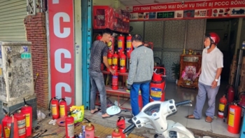 Sau vụ cháy chung cư mini, thiết bị phòng cháy chữa cháy liên tục “cháy hàng”