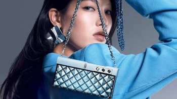 Honor vừa ra mắt điện thoại gập với thiết kế độc lạ dạng túi xách Honor V Purse