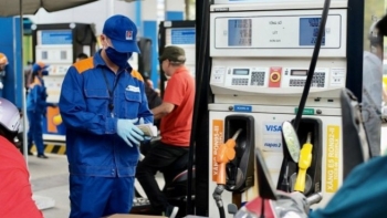 Giá xăng tăng mạnh, lên sát mốc 26.000 đồng/lít