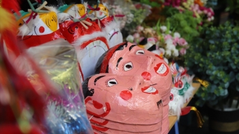 Đồ chơi trung thu đa dạng chủng loại nhưng sức mua chậm