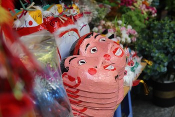 Đồ chơi trung thu đa dạng chủng loại nhưng sức mua chậm