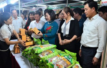 Hơn 2000 đặc sản các vùng miền trên cả nước quy tụ tại phố đi bộ Trịnh Công Sơn - Hà Nội