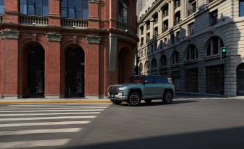 Yangwang U8 chạy điện ra mắt, sang xịn kèm giá bán quy đổi hơn 3,5 tỷ đồng