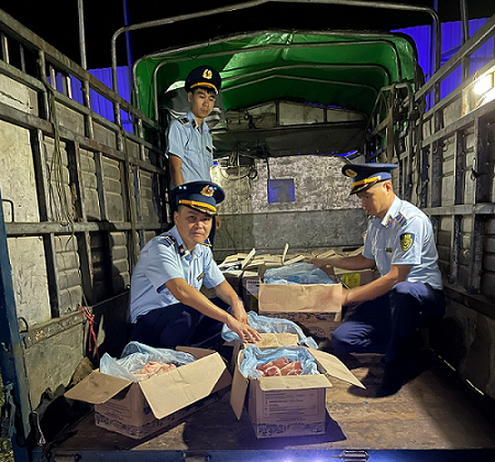 Cao Bằng: Thu giữ 800 kg chân giò lợn không rõ nguồn gốc xuất xứ