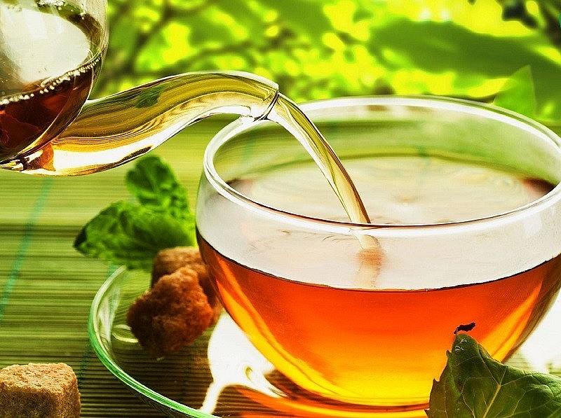 , không nên quá lạm dụng nước lá cây đinh lăng 