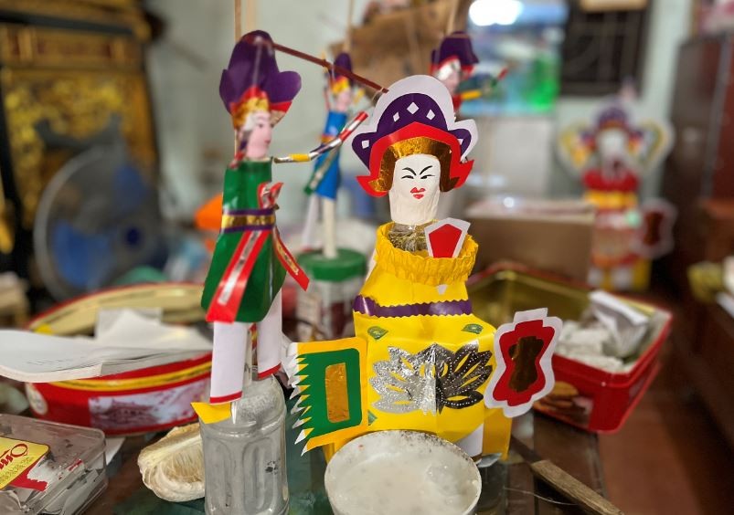 Nghệ nhân nặng lòng giữ nghề làm đồ chơi trung thu truyền thống