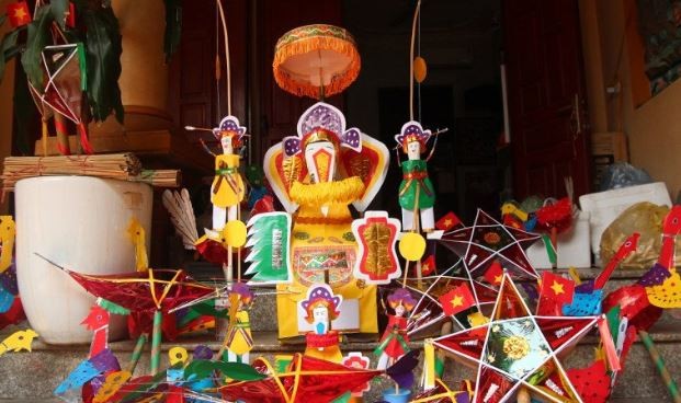 Nghệ nhân nặng lòng giữ nghề làm đồ chơi trung thu truyền thống