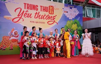 Trung thu của những "chiến binh nhí" tại Bệnh viện Nhi Trung ương