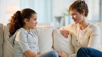 Khánh Thi livestream chia sẻ bị trầm cảm sau sinh, gợi ý cách xử trí khi người thân bị trầm cảm