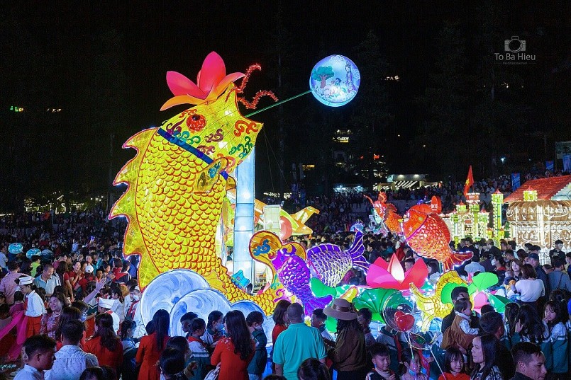 Sa Pa tổ chức lễ rước đèn mãn nhãn dịp Trung thu