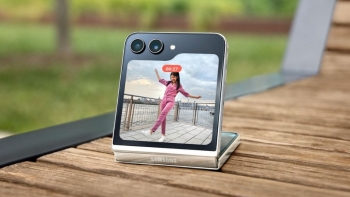 Điện thoại gập Galaxy Z Flip 5 của Samsung có mức giá siêu hời