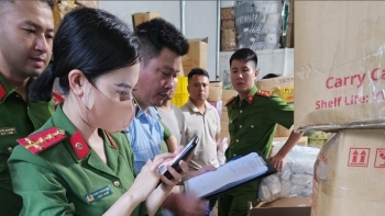 Thanh Hóa: Phát hiện hàng nghìn sản phẩm là thực phẩm nhập lậu, không rõ nguồn gốc
