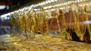 Giá vàng hôm nay 4/10/2023: Vàng trong nước giao dịch quanh ngưỡng 69 triệu đồng/lượng