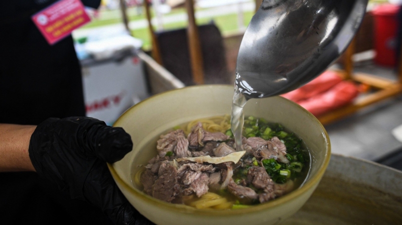 Phở ngô ăn ngon nhất khi kết hợp với thịt bò