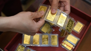 Giá vàng hôm nay 5/10/2023: Vàng trong nước mất ngưỡng 69 triệu đồng/lượng