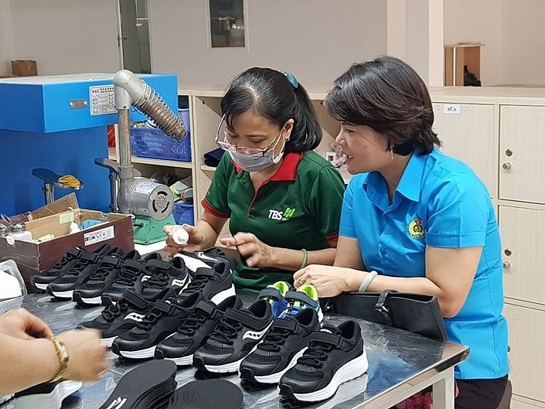 Xuất khẩu giày dép giảm mạnh Xuất khẩu giày dép giảm mạnh