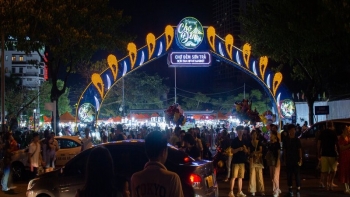 Điều gì thu hút khách du lịch đến chợ đêm Sơn Trà?