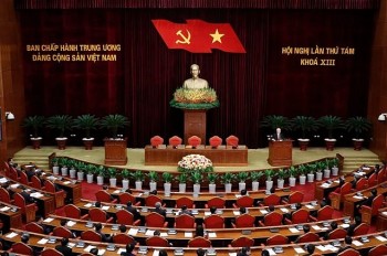 Bế mạc Hội nghị Trung ương 8 khoá XIII