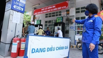 Giá xăng được dự báo giảm gần 2.000 đồng/lít vào ngày mai (11/10)