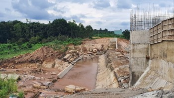 Gia Lai : Nhiều diện tích hoa màu của người dân bị cuốn trôi do đập thủy điện vỡ