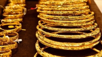 Giá vàng hôm nay 15/10/2023: Vàng trong nước tăng vọt, chạm mốc 71 triệu đồng/lượng
