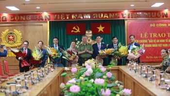 Chủ tịch HĐQT Tập đoàn GELEXIMCO vinh dự nhận Kỷ niệm chương “Bảo vệ an ninh Tổ quốc”