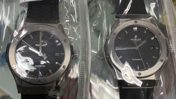 Hà Nội: Phát hiện 37 đồng hồ Hublot, Rolex có giá trị gần 10 tỷ đồng không hóa đơn chứng từ