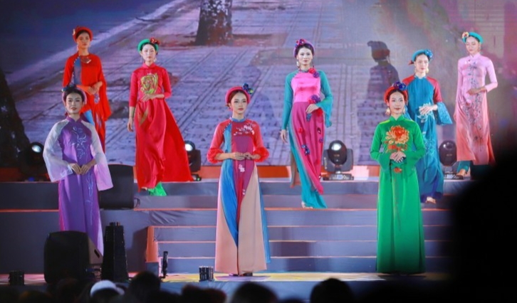 “Khám phá nét son Hà Nội” tại Lễ hội Áo dài Du lịch Hà Nội 2023