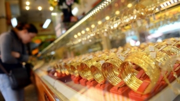 Giá vàng hôm nay 17/10/2023: Vàng trong nước bất ngờ lao dốc