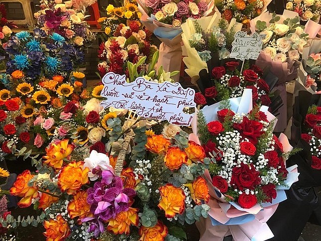 Giá hoa 20-10 năm nay thấp hơn so với mọi năm.