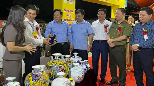 Khai mạc Hội chợ Nông nghiệp và triển lãm sản phẩm OCOP vùng đồng bằng sông Hồng năm 2023