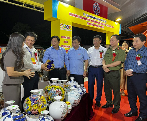 Khai mạc Hội chợ Nông nghiệp và triển lãm sản phẩm OCOP vùng đồng bằng sông Hồng năm 2023