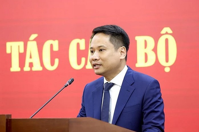 Tân Tổng Biên tập Tạp chí Mặt trậnTrương Thành Trung phát biểu nhận nhiệm vụ.