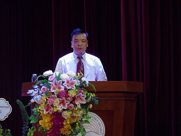 Đồng chí Đỗ Quang Huỳnh - Phó tổng biên tập Tạp chí Thanh niên  trình bày báo cáo tổng kết cuộc thi 