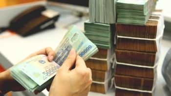 Dòng tiền nhàn rỗi tiếp tục chảy vào ngân hàng bất chấp lãi suất thấp