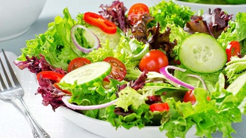 Có nên ăn rau sống không?