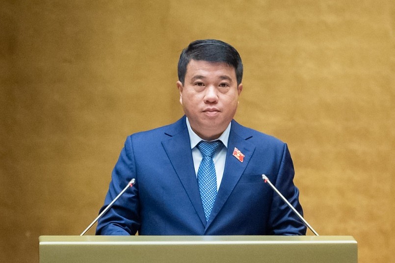 Chủ tịch Hội đồng Dân tộc của Quốc hội Y Thanh Hà Niê Kđăm trình bày báo cáo của đoàn giám sát của Quốc hội