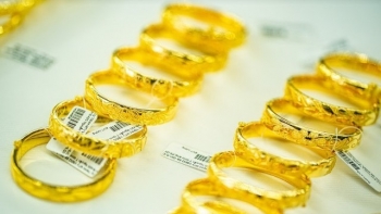 Tin kinh tế - thị trường ngày 30/10/2023: Đã có gần 10 triệu lượt khách quốc tế đến Việt Nam; Vàng nhẫn lên mức kỷ lục