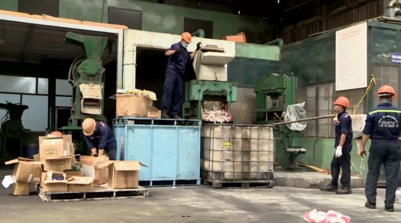 TP.HCM: Tiêu hủy gần 18.000 sản phẩm vi phạm trị giá hơn 1 tỷ đồng TP.HCM: Tiêu hủy gần 18.000 sản phẩm vi phạm trị giá hơn 1 tỷ đồng