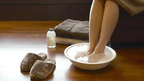 Mùa lạnh ngâm chân trong nước ấm mỗi ngày có tốt cho sức khỏe?