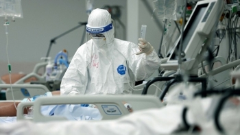 Từ 20/10/2023, người mắc COVID-19 phải thanh toán chi phí điều trị những khoản gì?