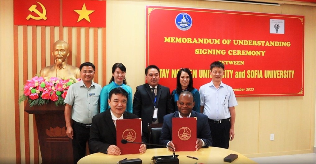 Lễ ký kết thỏa thuận hợp tác trường Đại Học Tây Nguyên với Trường Đại Học Sofia, Bulgaria.