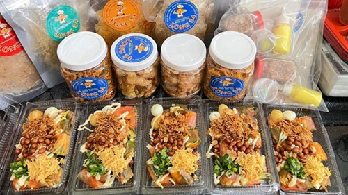 10 quán bánh tráng trộn "danh bất hư truyền" ở Sài Gòn