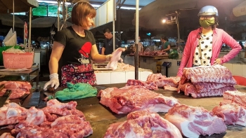 Không lo thiếu thịt lợn, thịt gà dịp Tết Nguyên đán
