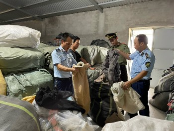 Quản lý thị trường Hải Dương thu giữ hơn 25 tấn quần áo đã qua sử dụng