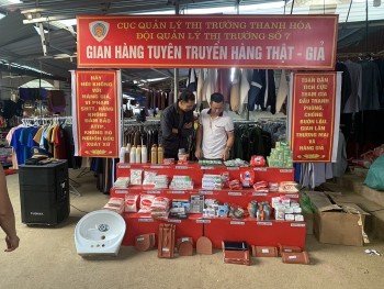 Thanh Hoá: Hướng dẫn người dân huyện miền núi phân biệt hàng thật, hàng giả